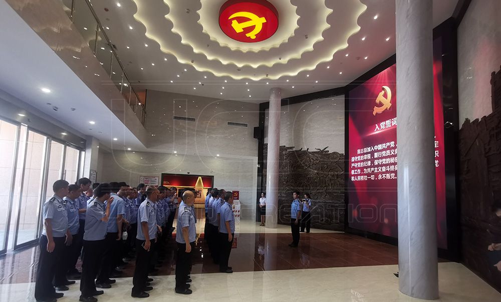 建黨節(jié)，我們在東海島黨群服務(wù)中心向黨致敬！